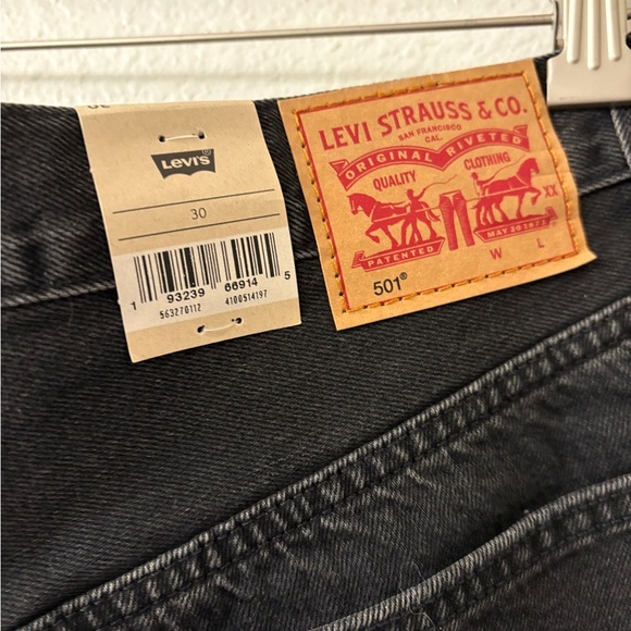 LEVI 501 Denim Cut-off Shorts NWT - Picture 5 of 5